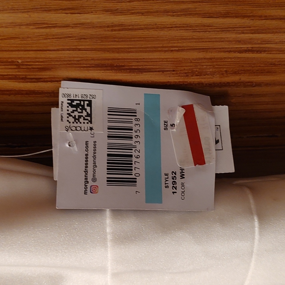 Morgan & Co. White Gown Size S - Picture 3 of 8